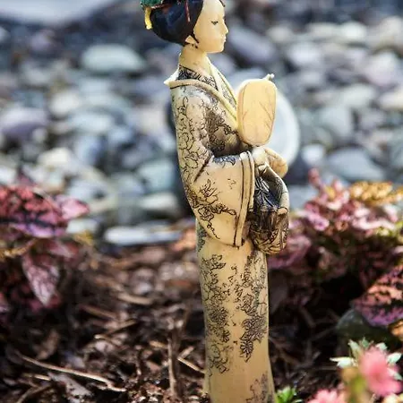 Woodview House Bed & Breakfast 4*